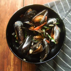 Mussels with Sundried Tomatoes - Recipe photo by notyourmamasdinner