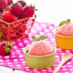 Strawberry Frozen Yogurt - Recipe photo by Just One Cookbook