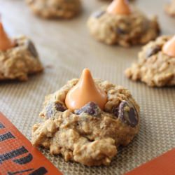 Pumpkin Spice Oatmeal Cookies - Recipe photo by kneadtocook