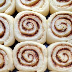 Soft and gooey cinnamon rolls - Recipe photo by chowvida