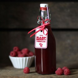 Raspberry vinegar - Recipe photo by Regula Ysewijn Foodwise