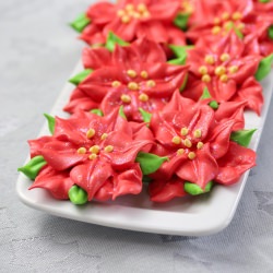 Christmas Poinsettia Meringues - Recipe photo by Hanielas