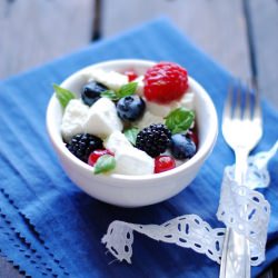 Feta Cheese and Red Fruit Salad - Recipe photo by UnaZebrApois