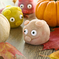 Snowskin Mooncake Piggies - Recipe photo by rotinrice