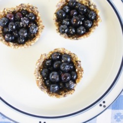 raw blueberry tarts - Recipe photo by emvoneuw