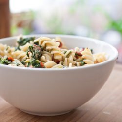 Pasta with tomatoes, spinach & feta - Recipe photo by tazikova