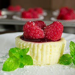 Raspberry Cheesecake Cupcakes - Recipe photo by Poormet