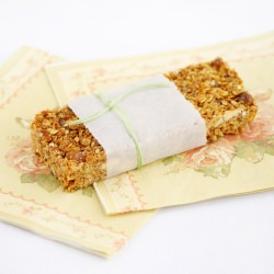 Oat Bars w/ Nuts and Apple - Recipe photo by wada