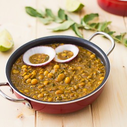 Spicy White Peas Masala Curry - Recipe photo by redchillies