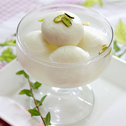 Rasgullas - Recipe photo by MunatyCooking