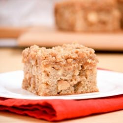 Caramel Apple Crisp Cake - Recipe photo by Mis-Cakes