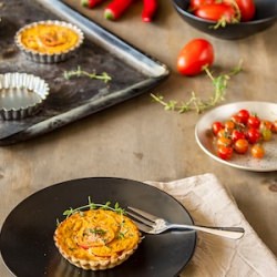 Harissa, Feta & Tomato Tartlets - Recipe photo by delicieux