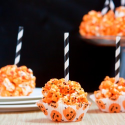 Halloween Popcorn Balls - Recipe photo by Mis-Cakes