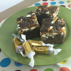 Caramel Pretzel Bars - Recipe photo by whatchamakinnow.com