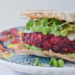 Beet Burger - Recipe photo by comocomecami