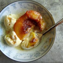 Cinnamon & Vanilla Roasted Peaches - Recipe photo by oliepants