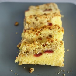 Strawberry Crumble Cake - Recipe photo by veggiechick