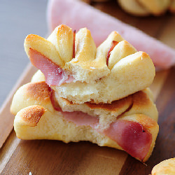 Four-Leaf Clover Buns - Recipe photo by tortelina