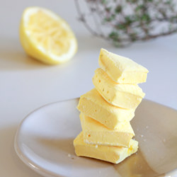 Lemon Thyme Marshmallows - Recipe photo by heoyeahyum