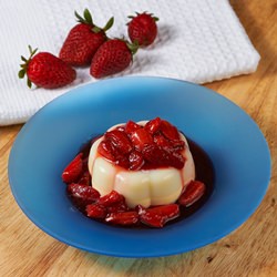 Panna Cotta & Strawberry Sauce - Recipe photo by wokarella