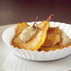 Roasted Pears with Gorgonzola - Recipe photo by onionchoco