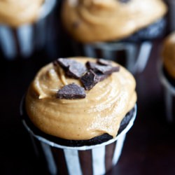 Peanut BUtter Cupcakes - Recipe photo by justeasyrecipes