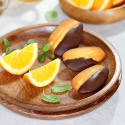 Madeleine with Orange and Chocolate - Recipe photo by Nada