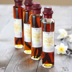 DIY Homemade Vanilla Extract - Recipe photo by Kim - Liv Life