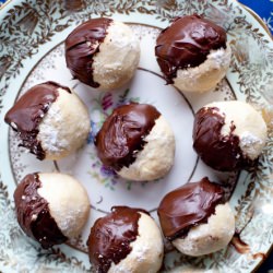 Coconut and Chocolate Biscuits - Recipe photo by justeasyrecipes