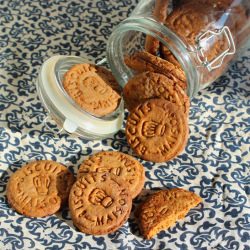Caramelized Sugar Biscuits - Recipe photo by lauralaurentiu