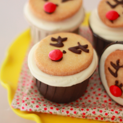 Gingerbread Cupcakes with Cookies - Recipe photo by anemone