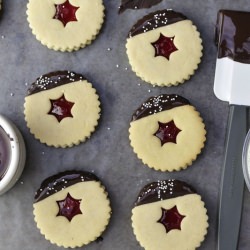 Linzer Cookies - Recipe photo by Hanielas