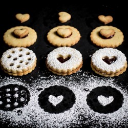 Linzer (Naprstkove) Sandwiches - Recipe photo by slovak.roots