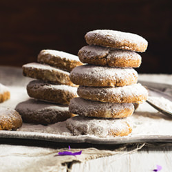 Polvorones (Mexican Wedding Cakes) - Recipe photo by gnom-gnom