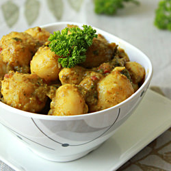 Potato Parsley Curry - Recipe photo by Aromatic Cooking