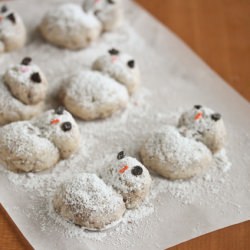 Snowmen Cookies - Recipe photo by kirbie