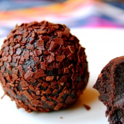 Boozy Dark Chocolate Rum Balls - Recipe photo by cookingisapain.blogspot.com