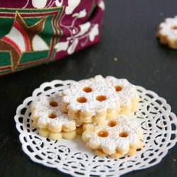 Linzer Augen - Recipe photo by vanellope