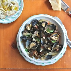 Steamed Mussels in White Wine - Recipe photo by TheWimpyVegetarian