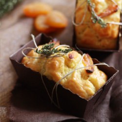 Cake with Apricots & Cheese - Recipe photo by Fraiseetbasilic