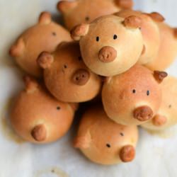 Pig Shaped Burger buns - Recipe photo by moonblush baker