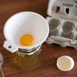 Food Tip: Separate Egg White/Yolk - Recipe photo by areal-lifehousewife