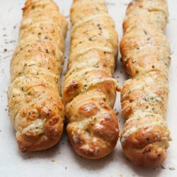 Hasselback Cheese Garlic Bread - Recipe photo by bicil
