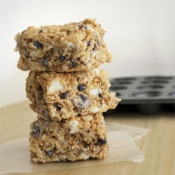 Blueberry Muffin Rice Krispy Treats - Recipe photo by mallowandco