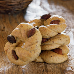 Pepper, Almonds and Thyme Taralli - Recipe photo by Azabel