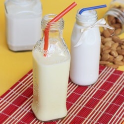 How to Make Almond Milk - Recipe photo by swasthfreak