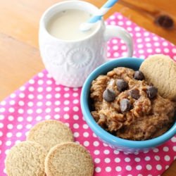 Cookie & Peanut Butter Choco Hummus - Recipe photo by kneadtocook