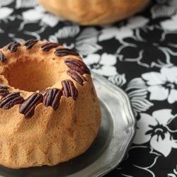 Kouglof with Pecans - Recipe photo by delicedorient