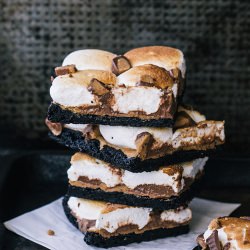 Peanut Butter Cup S'moreo Bars - Recipe photo by topwithcinnamon