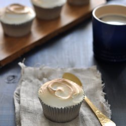 Lemon Meringue Cupcakes - Recipe photo by tu eres el chef